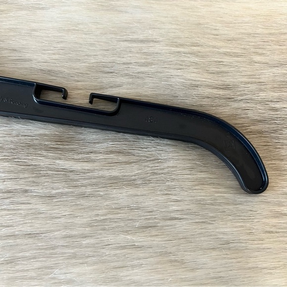 RESELLERS BUNDLE Recycled Plastic with Notches SHIRT HANGERS 17” Black 25 Pack - Picture 11 of 11